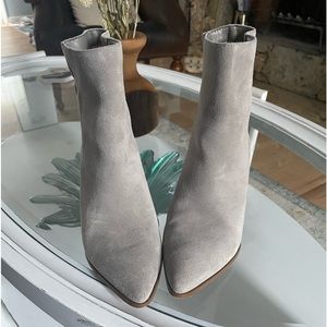 New condition suede boots!